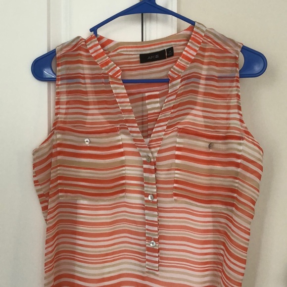 Sleeveless Striped Blouse - Picture 2 of 4